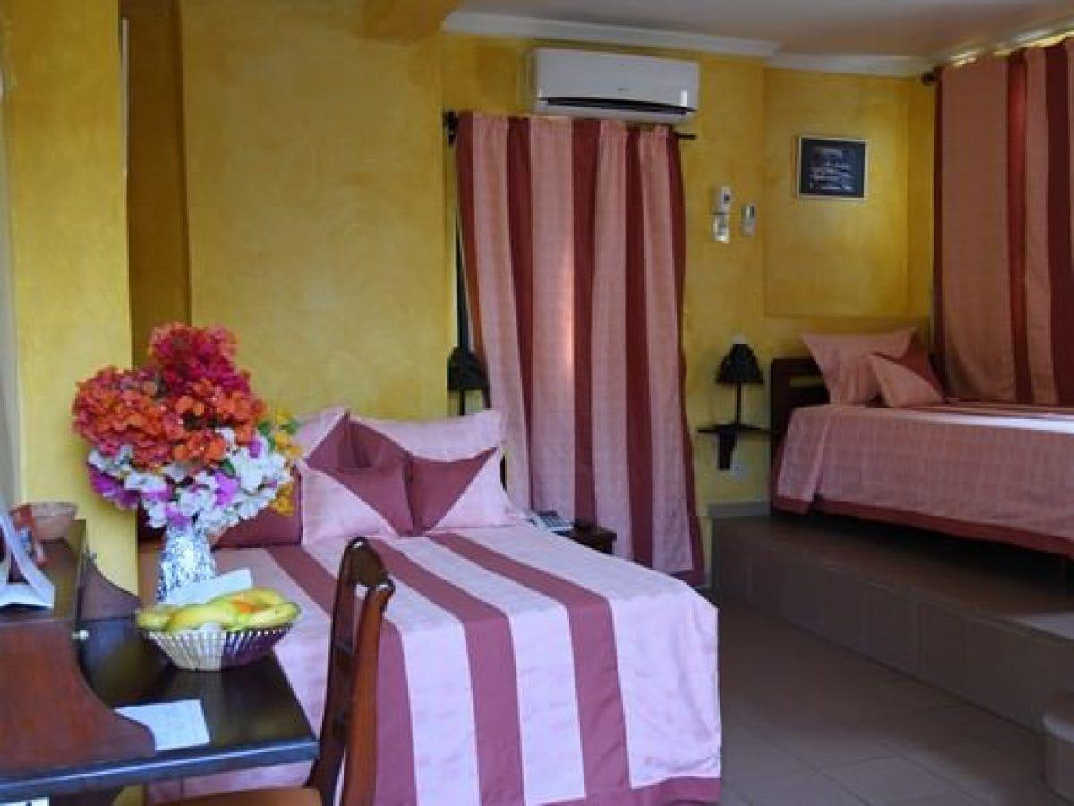 Hotel De La Poste Saint-Louis Ngoại thất bức ảnh