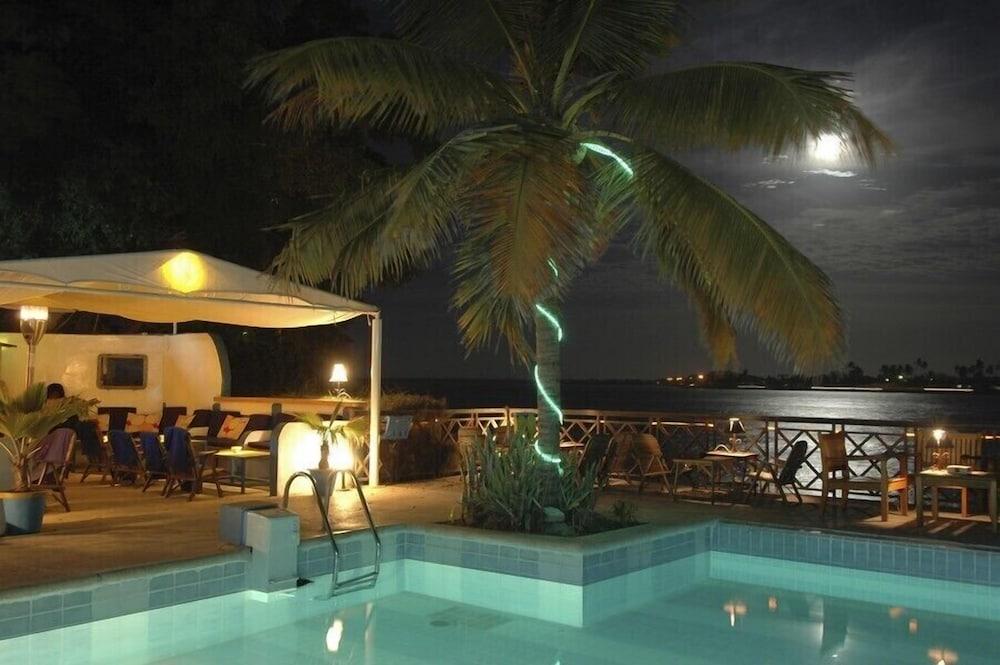 Hotel De La Poste Saint-Louis Ngoại thất bức ảnh