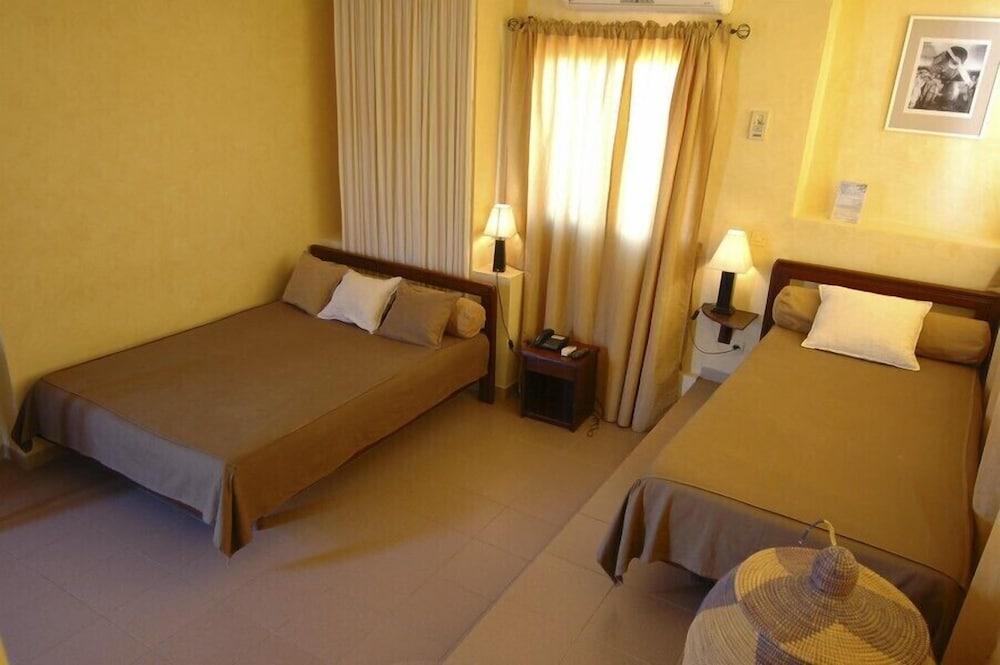 Hotel De La Poste Saint-Louis Ngoại thất bức ảnh