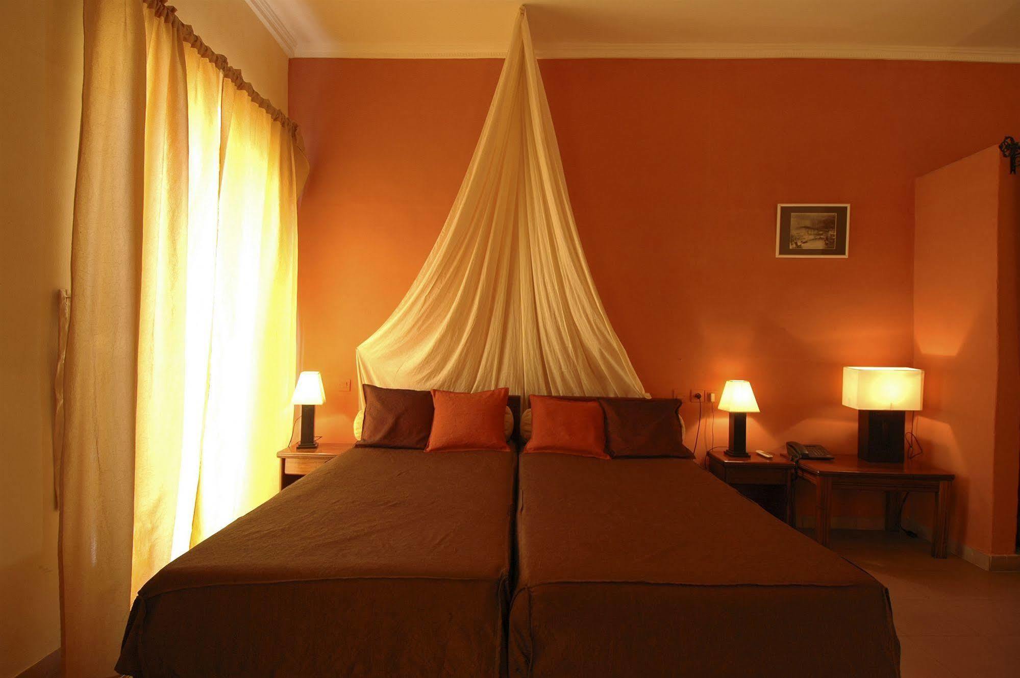 Hotel De La Poste Saint-Louis Ngoại thất bức ảnh