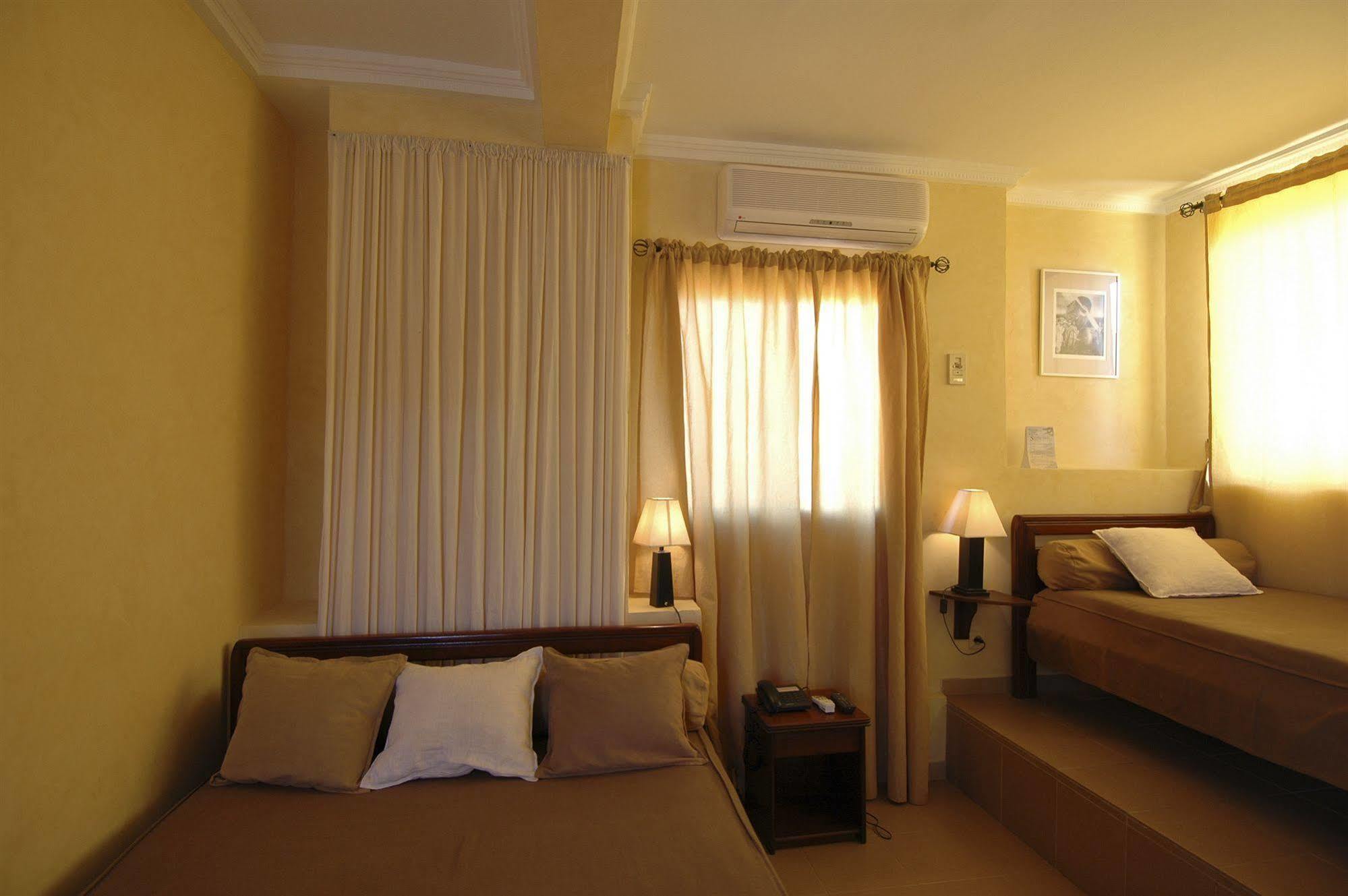 Hotel De La Poste Saint-Louis Ngoại thất bức ảnh